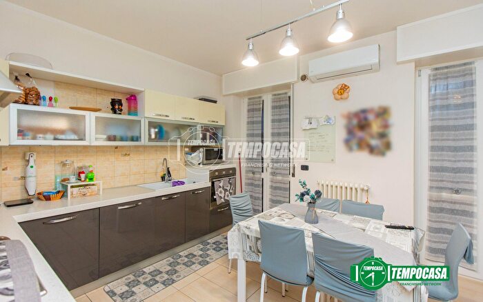 Appartamento trilocale in vendita in Via De Medici, Bellinzago Novarese