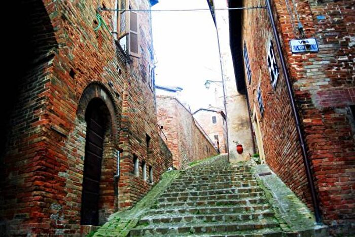 Appartamento con 6 locali in vendita in Via Francesco Baracca, Sarnano