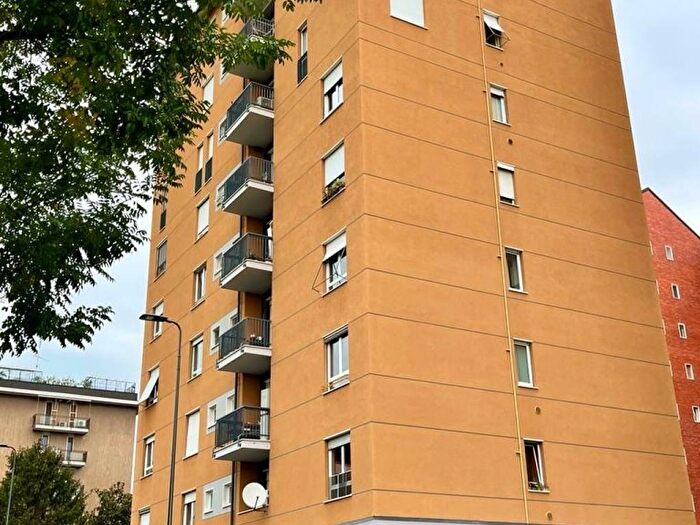 Appartamento bilocale in affitto in Via dello Storno, Inganni, Milano
