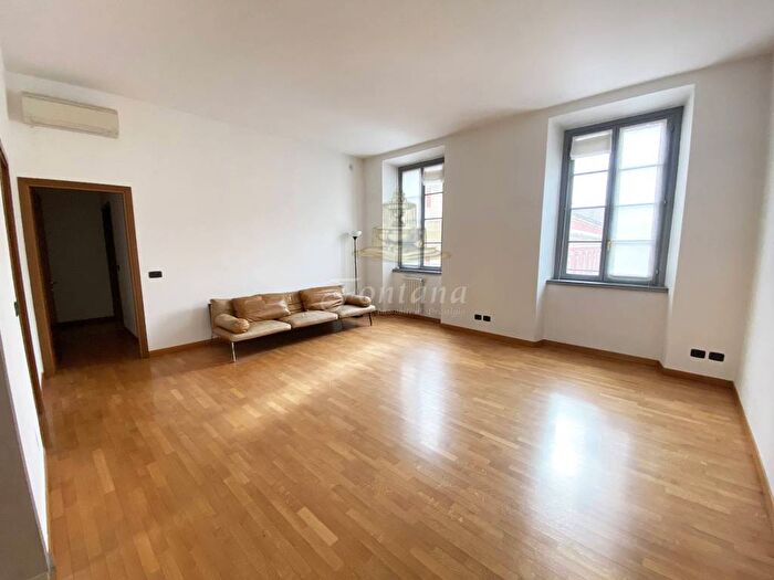 Appartamento trilocale in affitto in Via Festa del Perdono, Missori, Milano