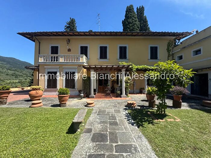 Casa con 11 locali in vendita in Bagno A Ripoli