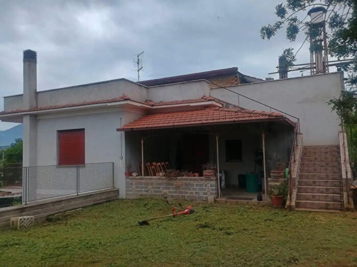 Casa con 6 locali in vendita in Via dei Caolini, Marcellina