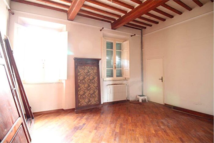 Appartamento con 12 locali in vendita in Buti