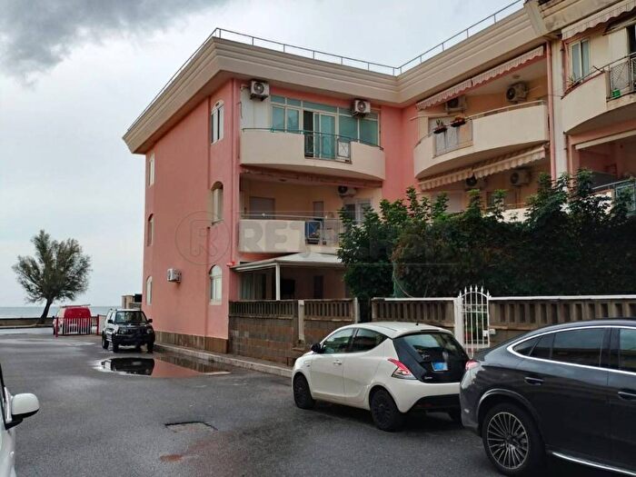 Appartamento bilocale in affitto in Via Vincenzo Monti, Centro, Spadafora