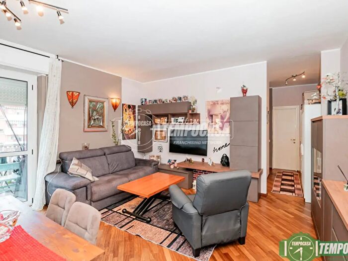Appartamento trilocale in vendita in Via Luigi Sordello, Milano