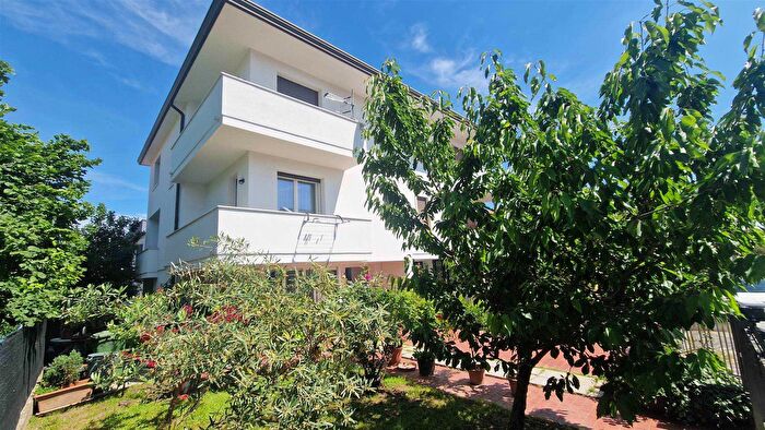 Casa con 6 locali in vendita in Via Kennedy, Este