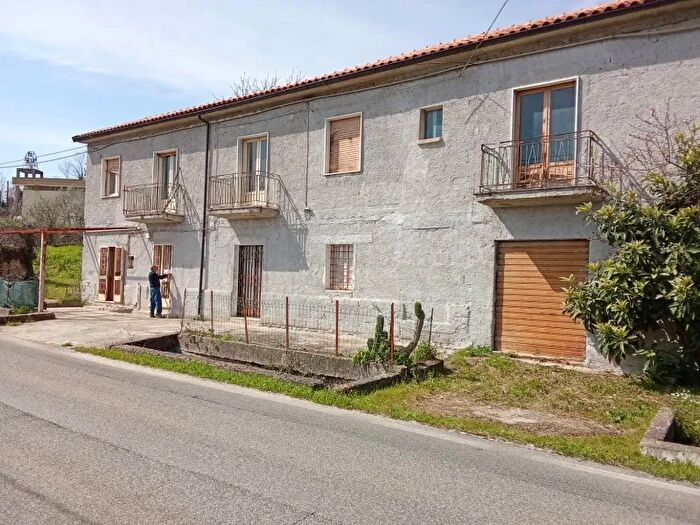 Casa con 6 locali in vendita in Alife