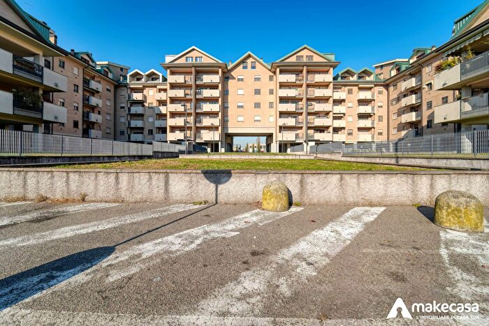 Appartamento trilocale in vendita in Via per Carpiano, Melegnano