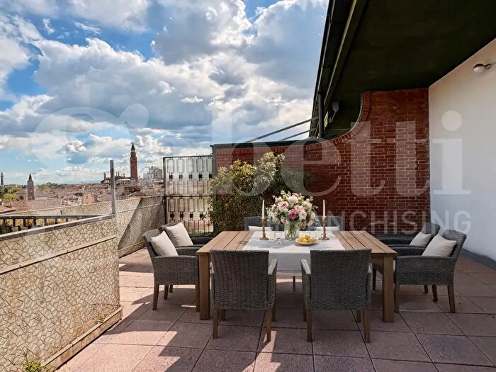 Appartamento quadrilocale in vendita in Viale Trento E Trieste, Cremona