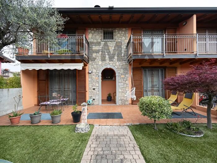Appartamento trilocale in vendita in Via Antonio Gramsci, Roncello