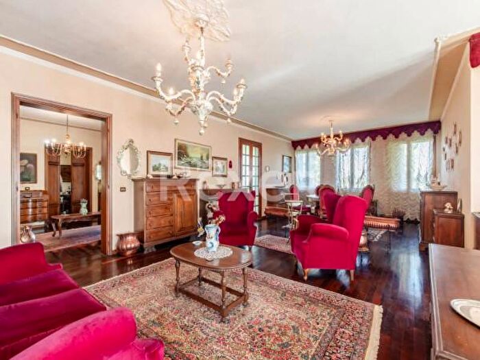 Casa con 6 locali in vendita in Via Castellana, Asolo