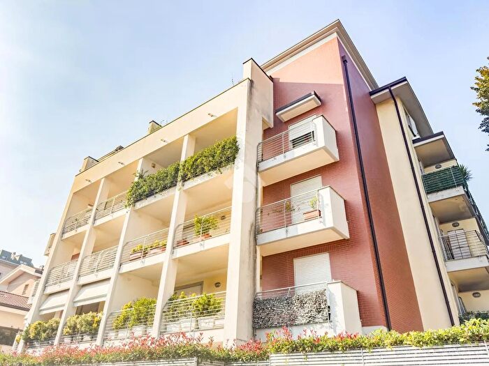 Appartamento trilocale in vendita in Via Tripoli, Lissone