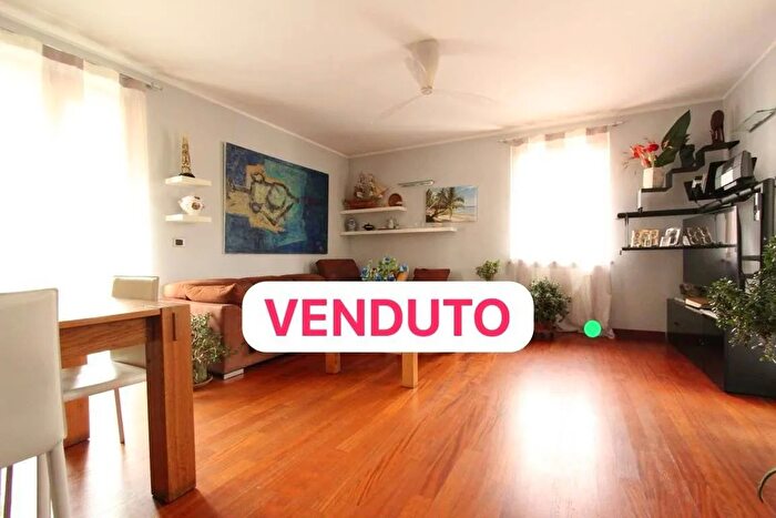 Appartamento con 6 locali in vendita in Via dei Carpini, Verona