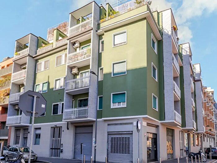 Appartamento trilocale in vendita in Via Ebro, Milano