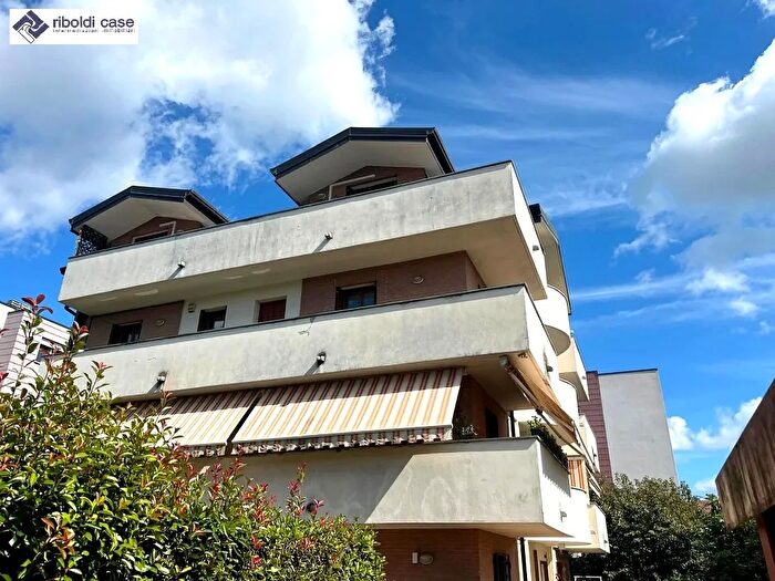 Appartamento trilocale in vendita in Giussano