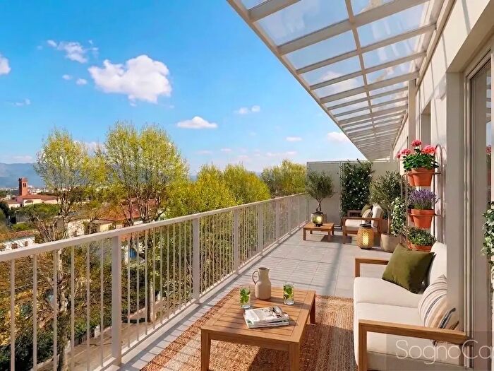 Appartamento trilocale in vendita in Via Campania, Firenze