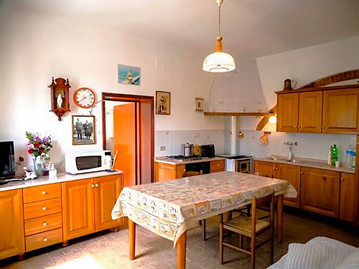 Casa con 8 locali in vendita in San Miniato