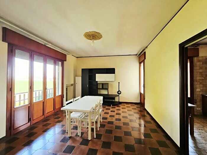 Appartamento quadrilocale in vendita in Via Arzarini, Villa Estense