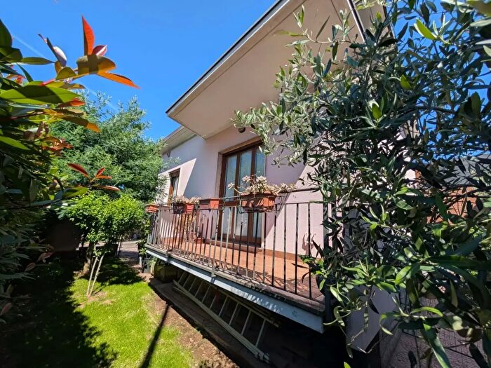 Casa con 5 locali in vendita in Via Leonardo da Vinci, Villasanta