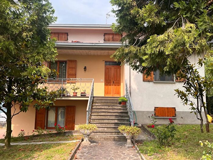 Casa in vendita in Via Pile, Varano De Melegari