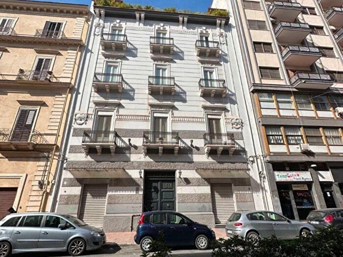 Appartamento quadrilocale in affitto in Via Camillo Benso di Cavour, Borgo, Taranto