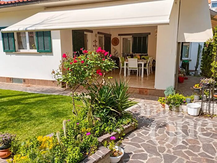 Casa con 11 locali in vendita in Via del Fagiano, Livorno