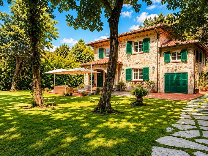 Casa con 6 locali in affitto in Via Dalmazia, Roma Imperiale, Forte dei Marmi