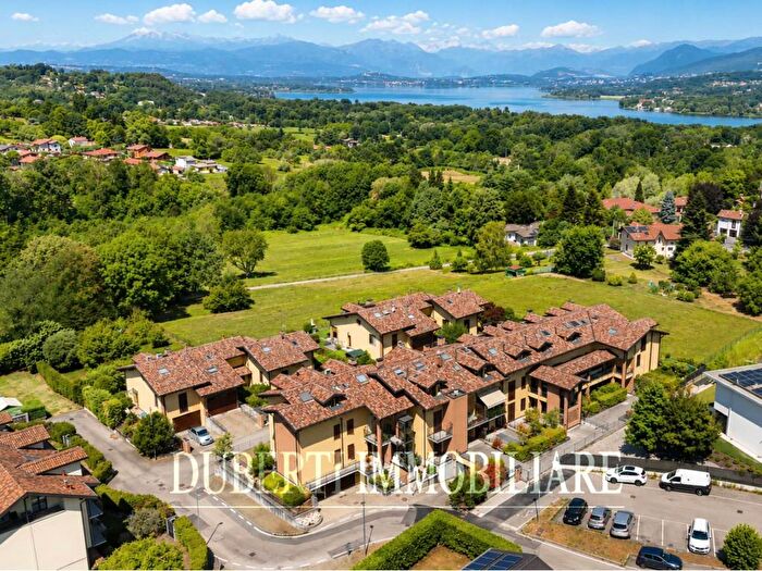 Appartamento quadrilocale in affitto in Via Vincenzo Bellini, Buguggiate