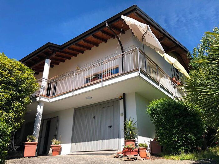 Casa con 11 locali in vendita in Verbania