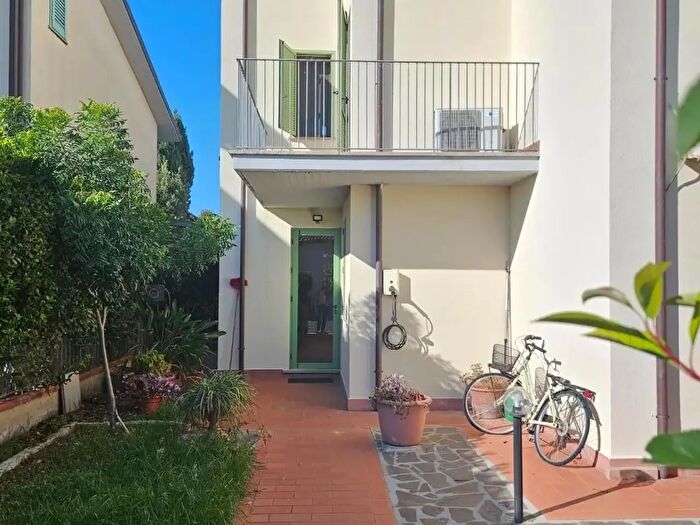 Casa con 5 locali in vendita in Cascina
