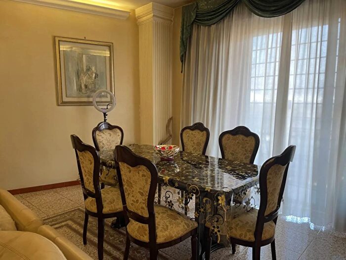 Appartamento con 6 locali in vendita in Via Villalago, Roma