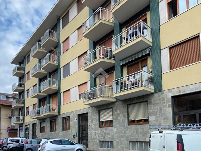 Appartamento trilocale in vendita in Via Girardi, Grugliasco