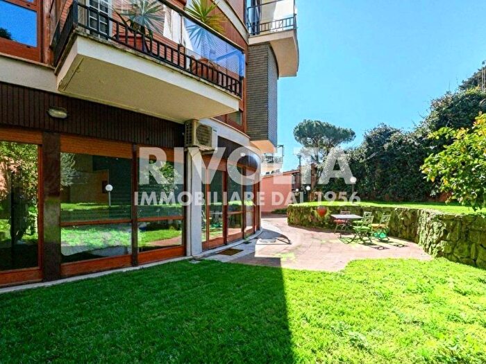 Appartamento quadrilocale in affitto in Via dei Monti Parioli, Parioli, Roma