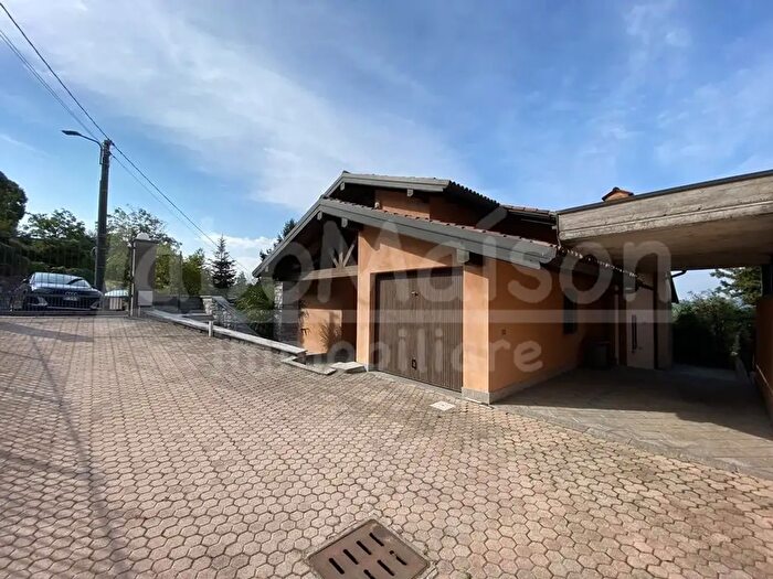 Casa con 5 locali in affitto in Besozzo