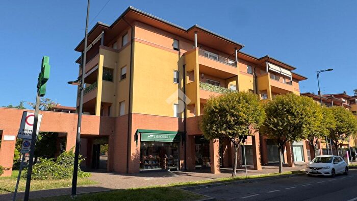 Appartamento con 5 locali in vendita in Via Lombardia, Desio