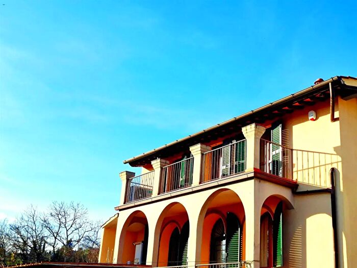 Casa con 6 locali in vendita in Firenze