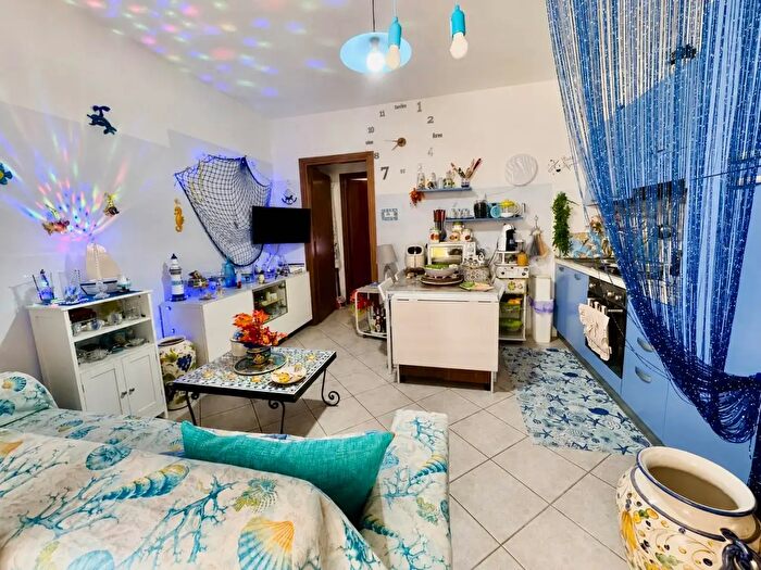 Appartamento bilocale in vendita in Castellina Marittima