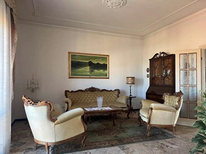 Appartamento con 6 locali in vendita in Cecina