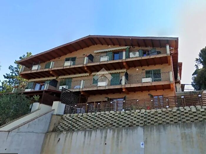 Appartamento trilocale in vendita in Via del Nocciolo, Deruta
