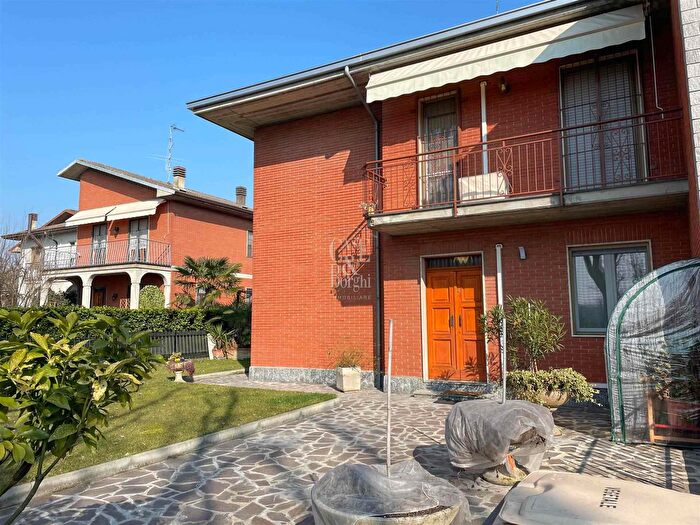 Casa con 8 locali in vendita in Viale IV Novembre, Castelnuovo Scrivia