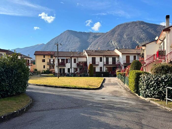 Appartamento bilocale in affitto in VIA CARAVAGGIO, Canzo