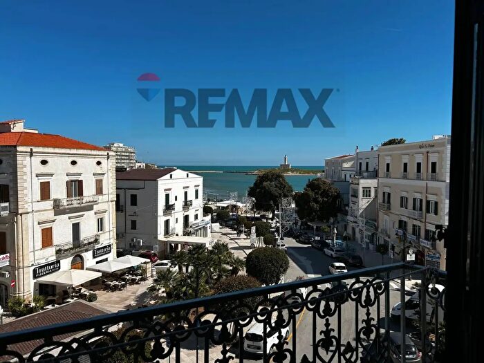 Appartamento quadrilocale in vendita in Via Tenente Alessandro Petrone, Vieste