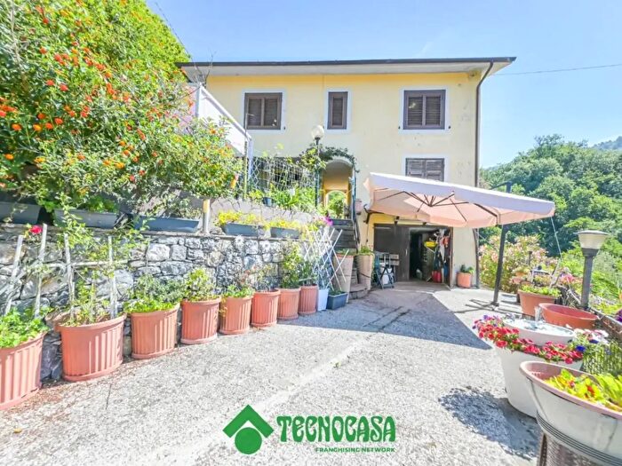 Casa con 8 locali in vendita in Via Serralta, Podenzana