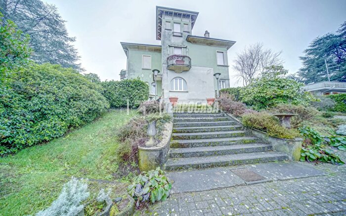 Casa quadrilocale in vendita in Via Milano a, Jerago Con Orago