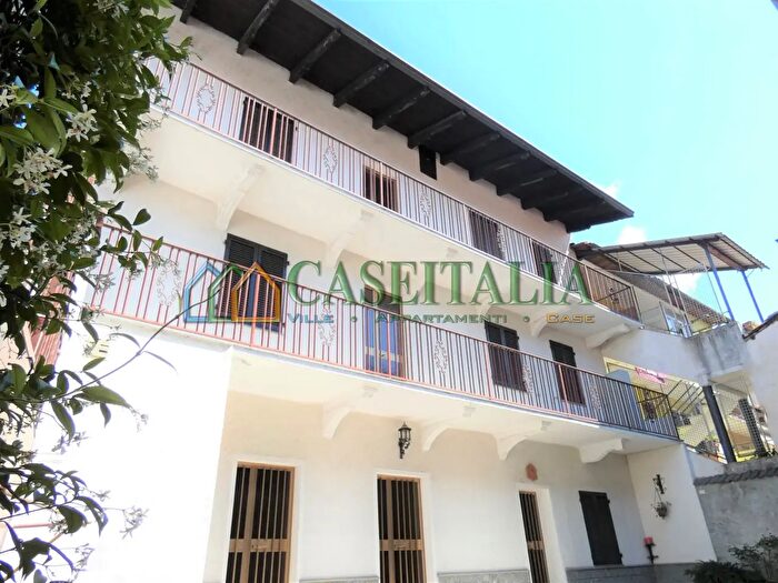 Casa con 6 locali in vendita in Borgofranco DIvrea