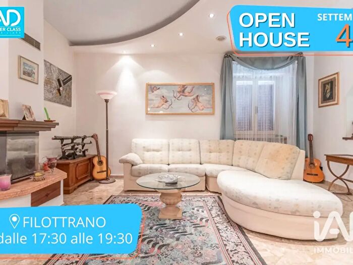 Casa con 9 locali in vendita in Via Contrada San Lorenzo, Filottrano