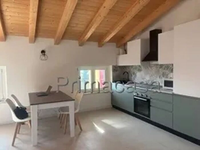 Appartamento trilocale in affitto in Via Ingelheim, San Pietro In Cariano