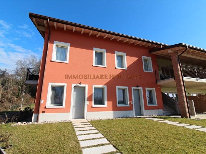 Appartamento trilocale in affitto in Via Monzambano, Valeggio sul Mincio