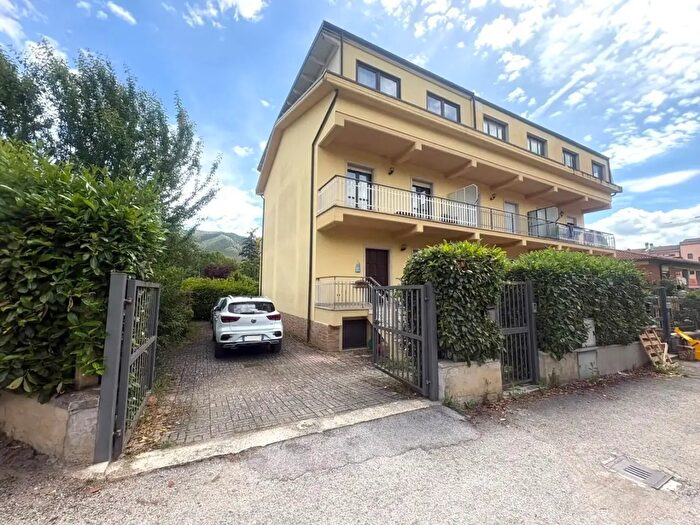 Casa con 7 locali in vendita in Via dei Colatoi, L'Aquila