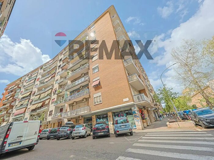 Appartamento trilocale in vendita in Roma